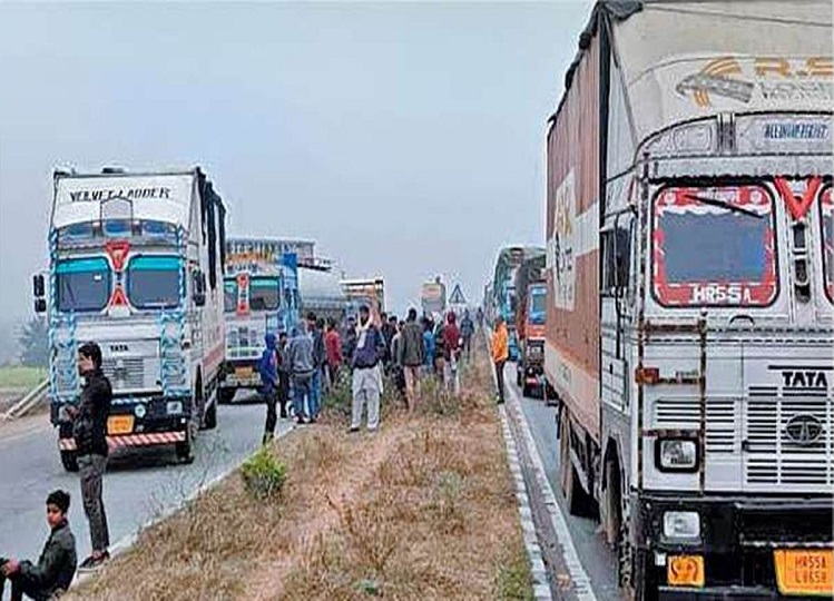 देशभर में ट्रक संचालकों और ड्राइवरों की हड़ताल समाप्त, सरकार के आश्वासन के बाद लिया फैसला, अभी लागू नहीं होगा नया नियम