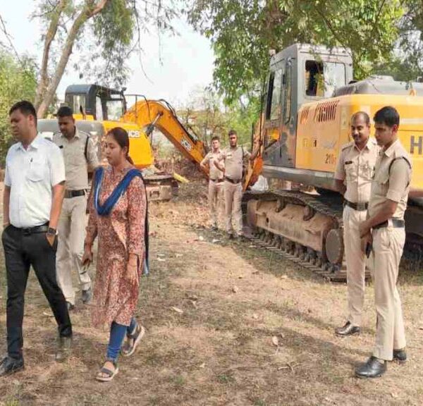 त्रिवेणी संगम में रेत का अवैध कारोबार, कार्रवाई के बाद भी माफियाओं के हौसले बुलंद, आज फिर तीन चैन माउंटेन जब्त