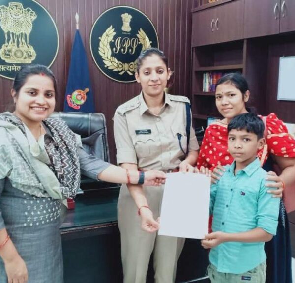 पुलिस विभाग की मानवीय पहल : दिवंगत प्रधान आरक्षक के 9 साल के बेटे को एसपी ने दी बाल आरक्षक के पद पर अनुकम्पा नियुक्ति