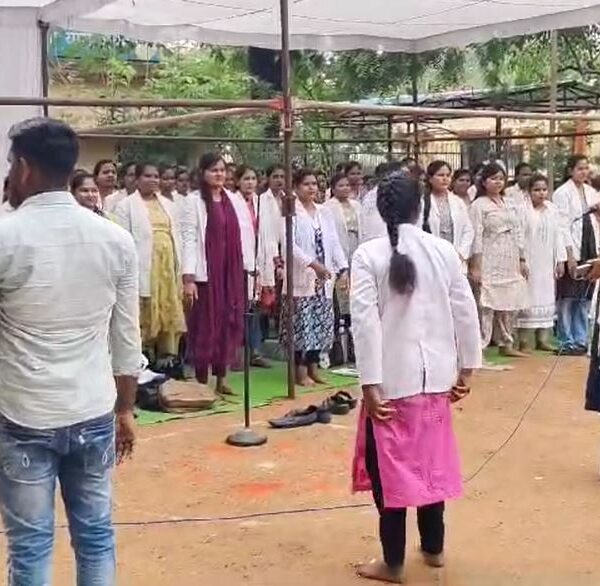 स्वास्थ्य अधिकारियों का हड़ताल जारी, लोगों को नहीं मिल पा रही स्वास्थ्य सुविधा, इन मांगों को लेकर कर रहे प्रदर्शन…