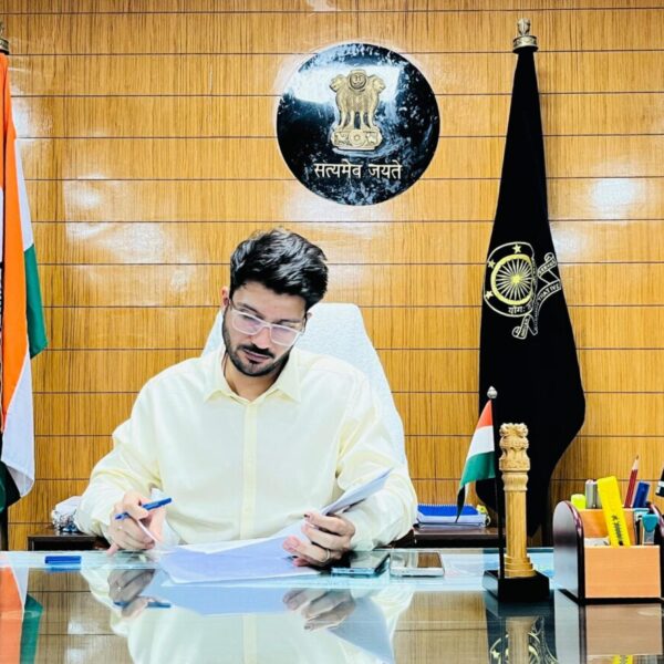 बलौदाबाजार कलेक्टर दीपक सोनी ने लिया चार्ज, पदभार संभालने के तुरंत बाद मौके का किया मुआयना