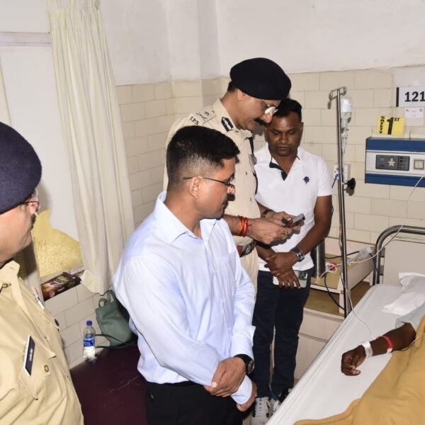 सीएम के निर्देश पर अधिकारियों ने अस्पताल पहुंचकर घायल जवान की कुशलक्षेम जानी, बेहतर से बेहतर इलाज करने दिए निर्देश