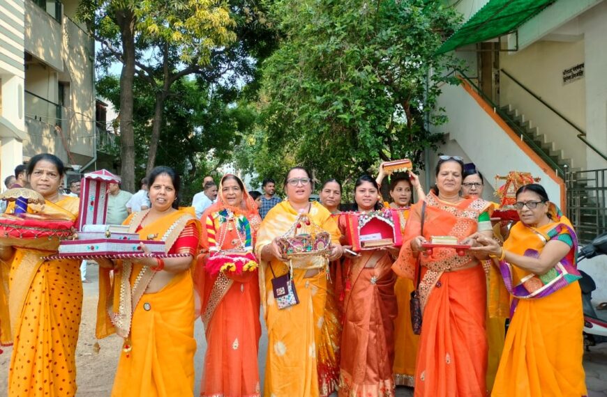 टैगोर नगर दिगंबर जैन मंदिर में श्रुत पंचमी पर्व मनाकर जिनवाणी की शोभायात्रा निकाली