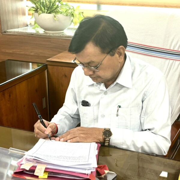 60 वर्ष पूर्ण कर चुके आठ और श्रमिकों के पेंशन पर श्रम मंत्री सह छत्तीसगढ़ भवन एवं अन्य सन्निर्माण कर्मकार कल्याण मंडल के अध्यक्ष लखन लाल देवांगन के निर्देश पर पेंशन जारी