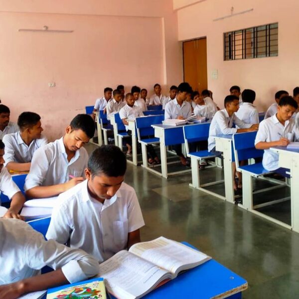 आदिवासी नौनिहालों के आईआईटी में पढ़ने का सपना पूरा कर रहा है प्रयास विद्यालय, बारहवीं में पढ़ रहे रायपुर प्रयास विद्यालय के 32 बच्चों ने किया है इस साल जेईई एडवांस्ड क्वालीफाई