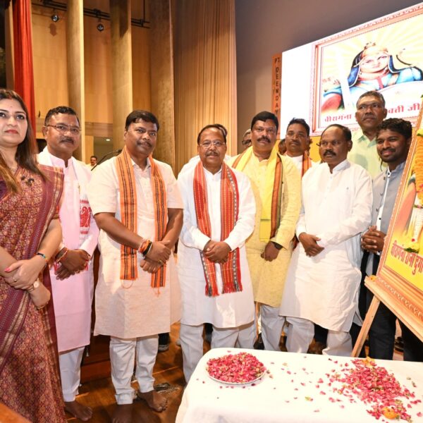कृषि मंत्री और वन मंत्री वीरांगना दुर्गावती के बलिदान दिवस पर आयोजित श्रद्धांजलि समारोह में हुए शामिल