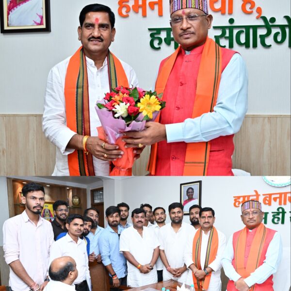 मुख्यमंत्री विष्णु देव साय से केंद्रीय राज्यमंत्री तोखन साहू ने की सौजन्य मुलाकात
