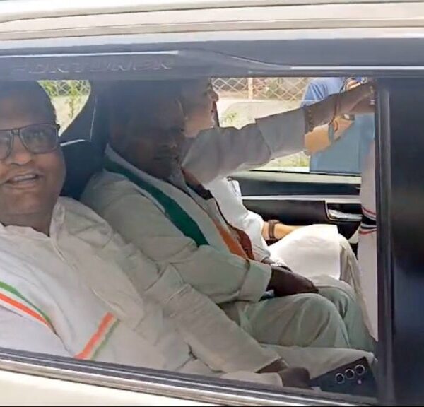 जैतखाम विवाद : आगजनी की जांच करने कांग्रेस की समिति बलौदाबाजार रवाना, PCC अध्यक्ष को सौंपेगी रिपोर्ट…