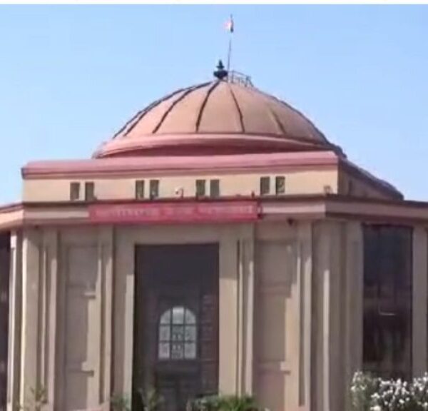 खराब सड़कों को लेकर हाईकोर्ट में जवाब नहीं दे पाई राज्य सरकार, मांगा समय, अब इस दिन होगी सुनवाई…