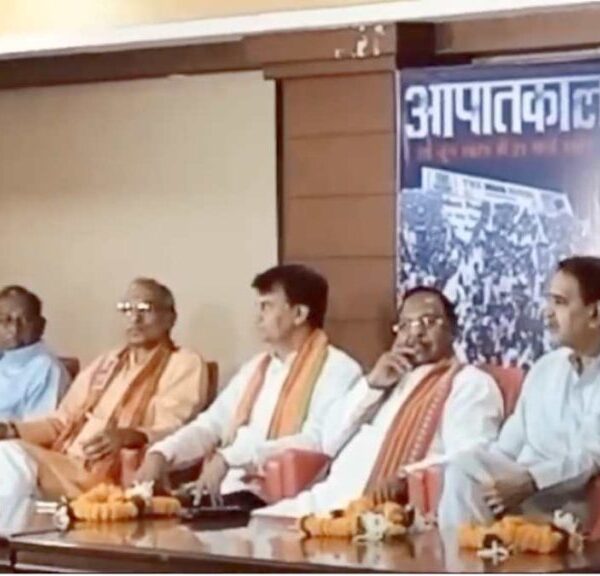 भाजपा ने किया मीसाबंदियों का सम्मान, मंत्री नेताम बोले – कांग्रेस ने देश में लाया था काला अध्याय, ऐसी पार्टी कभी सत्ता में नहीं आने वाली