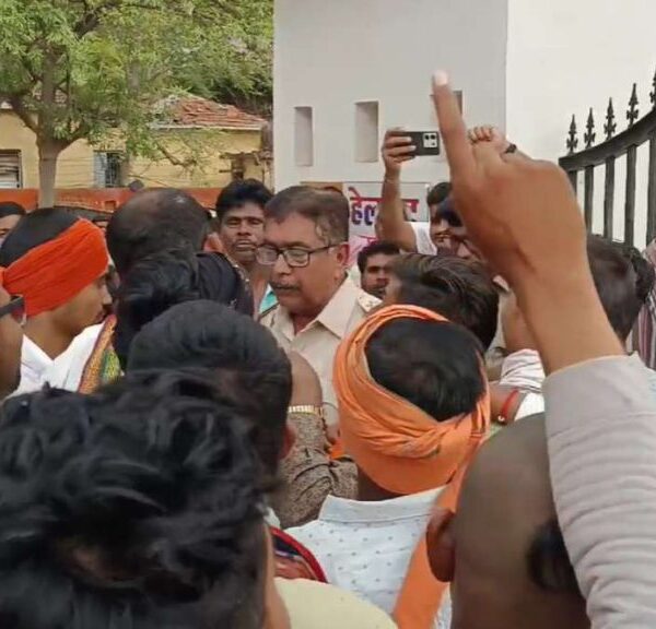 सतनामी समाज के बाद अब पटेल समाज हुआ उग्र, एसपी कार्यालय का किया घेराव, जानिए क्या है मामला