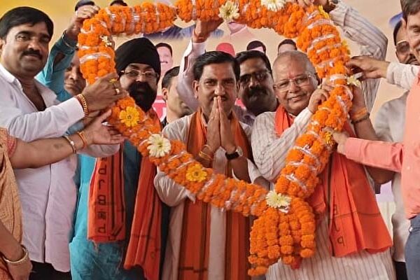 देश के विकास के लिए निरंतर काम कर रहे हैं प्रधानमंत्री नरेन्द्र मोदी : तोखन साहू