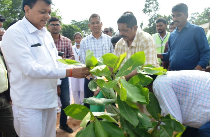 ‘‘एक पेड़ मां के नाम’’ अभियान के तहत उद्योग मंत्री ने किया पौधारोपण, आमनागरिकों से एक पेड़ मां के नाम लगाने की अपील