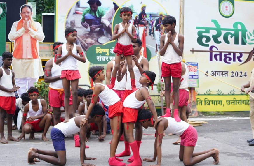 हरेली त्यौहार पर मलखंभ का रोमांचक प्रदर्शन