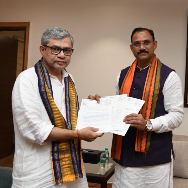 छत्तीसगढ़ के स्वास्थ्य मंत्री श्याम बिहारी जायसवाल ने केंद्रीय रेल मंत्री से की मुलाकात