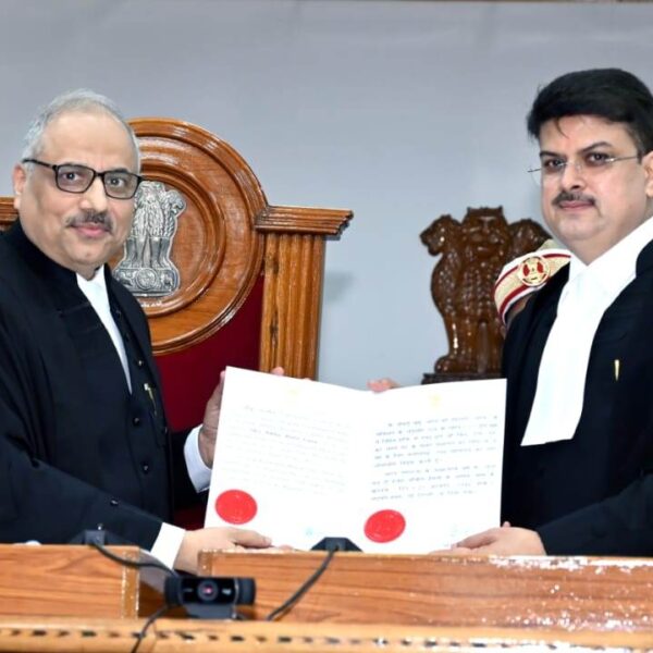 मुख्य न्यायाधीश रमेश सिन्हा ने दो अतिरिक्त जजों को दिलाई शपथ