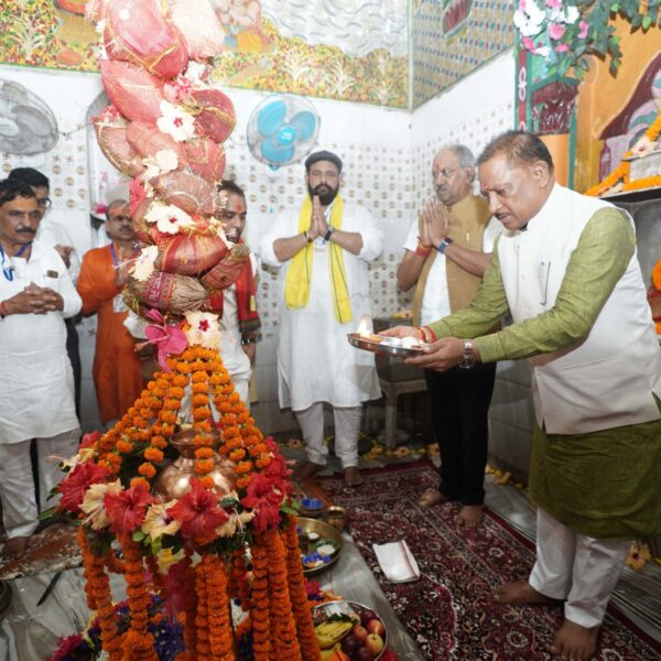 मुख्यमंत्री श्री साय ने किलकिला में भगवान शिव की पूजा-अर्चना कर प्रदेशवासियों की सुख-समृद्धि और खुशहाली की कामना की