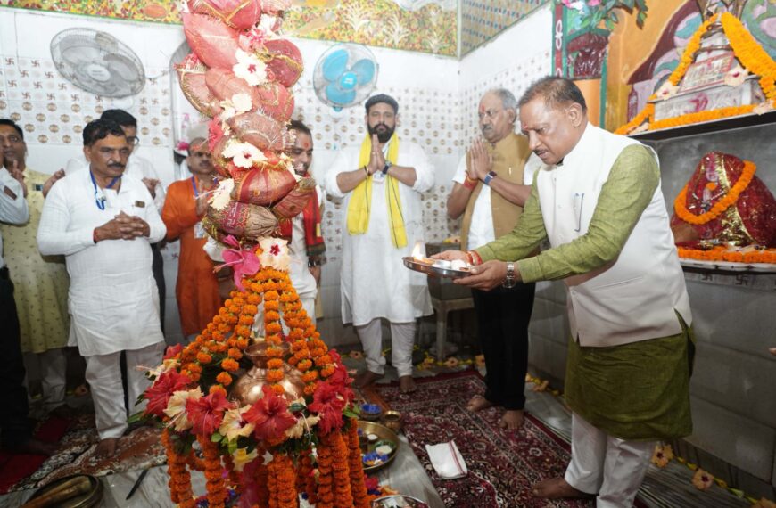 मुख्यमंत्री श्री साय ने किलकिला में भगवान शिव की पूजा-अर्चना कर प्रदेशवासियों की सुख-समृद्धि और खुशहाली की कामना की