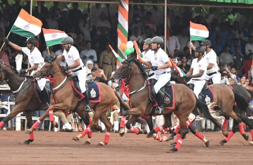 अश्वारोही दल की प्रस्तुति ने किया रोमांचित, राजधानी रायपुर में आयोजित स्वतंत्रता दिवस के मुख्य समारोह में किया प्रदर्शन