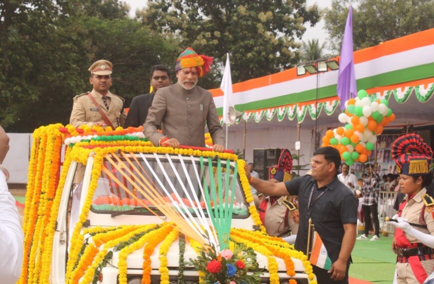 स्वतंत्रता दिवस पर सुकमा में विधायक किरण देव ने किया ध्वजारोहण और परेड की ली सलामी