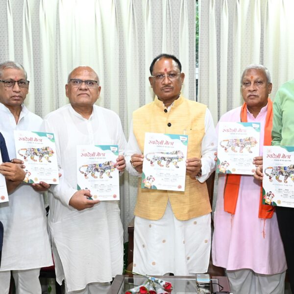 मुख्यमंत्री विष्णु देव साय ने स्वदेशी मेला के ब्रोशर का किया विमोचन