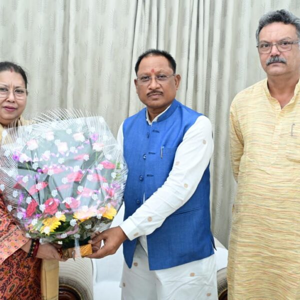 मुख्यमंत्री विष्णु देव साय से सांसद एवं कवर्धा राजपरिवार की रानी कृति देवी ने की मुलाकात