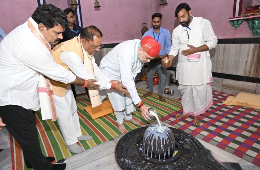 केन्द्रीय गृह मंत्री अमित शाह ने महाप्रभु वल्लभाचार्य जी के मुख्य प्राकट्य बैठक स्थल और चम्पेश्वर महादेव की पूजा-अर्चना की