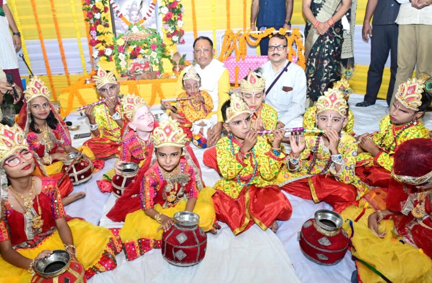 जन्माष्टमी पर मुख्यमंत्री विष्णु देव साय ने श्रीकृष्ण की पूजा कर प्रदेश की सुख-समृद्धि और खुशहाली की कामना की