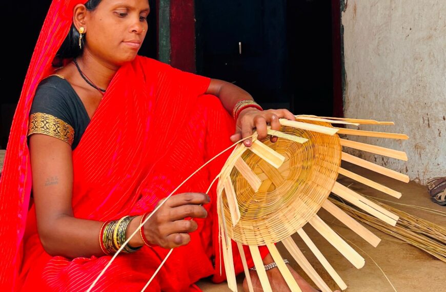 महिलाएं बांस शिल्प कला में डाल रही जान, महतारी वंदन योजना से आर्थिक रूप से सशक्त होने में भी मिल रही है मदद