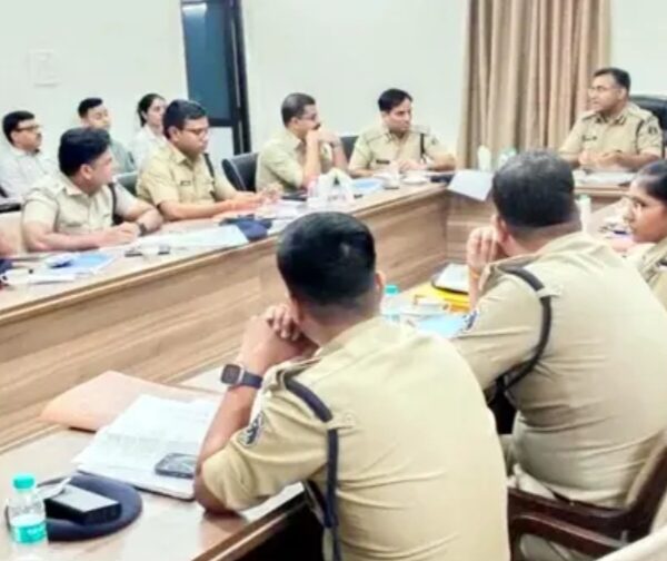 आईजी ने पुलिस अधिकारियों की ली क्लास, अड्डेबाजों पर सख्त कार्रवाई के दिए निर्देश, अब बढ़ेगी पुलिस की कार्रवाई