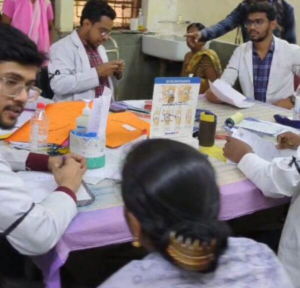 ‘कोलकाता की निर्भया’ को न्याय दिलाने छत्तीसगढ़ के डॉक्टर्स हुए एकजुट, काली पट्टी लगाकर कर रहे मरीजों का इलाज, कल रखेंगे OPD बंद, चालू रहेगी इमरजेंसी…