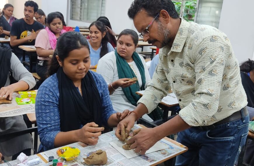 उद्यमिता विकास प्रशिक्षण कार्यक्रम आयोजित, विद्यार्थियों ने बनाई मिट्टी से गणेश जी की मनमोहक प्रतिमा