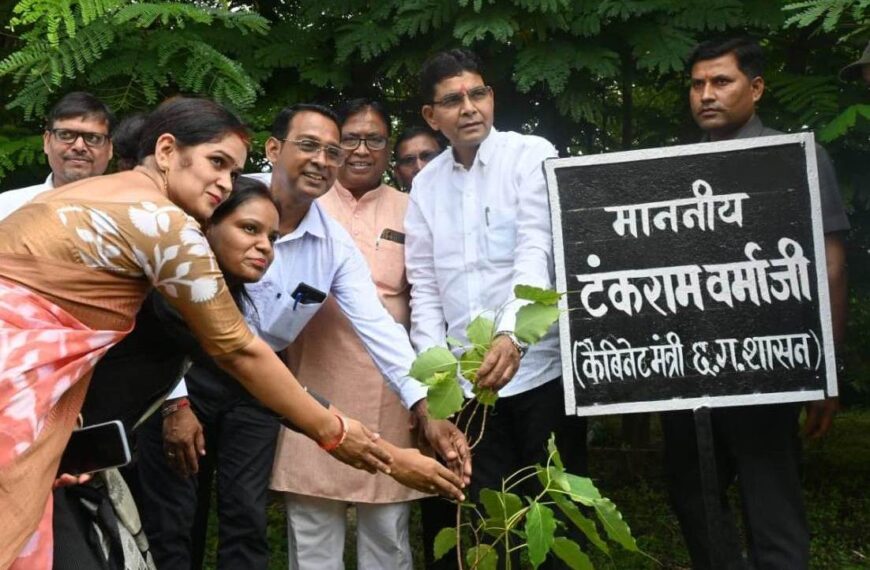 राजस्व मंत्री ने ’’एक पेड़ मां के नाम अभियान’’ अंतर्गत पीपल पेड़ का किया रोपण