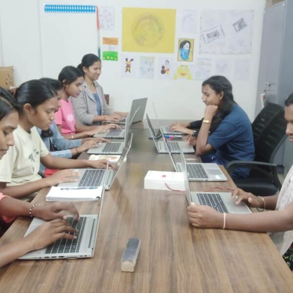 मुख्यमंत्री की सार्थक पहल से छात्राओं की आत्मनिर्भरता की ओर बढ़ते कदम