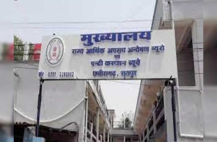 ACB की बड़ी कार्रवाई, मनरेगा लोकपाल को रिश्वत लेते रंगे हाथों किया गिरफ्तार