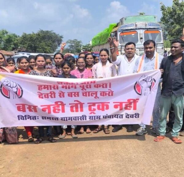 रायपुर-बिलासपुर हाईवे को ग्रामीणों ने किया जाम, देवरी से होकर बसें चलाने की मांग