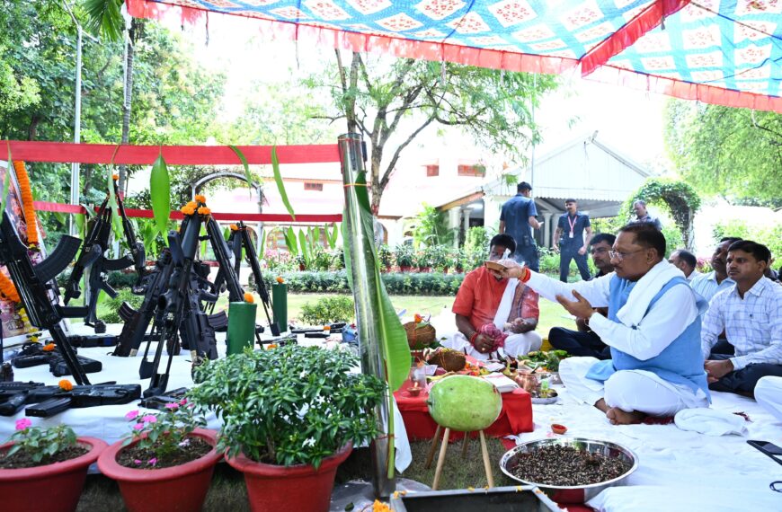 मुख्यमंत्री विष्णु देव साय ने विजयदशमी पर्व के अवसर पर किया शस्त्र पूजन