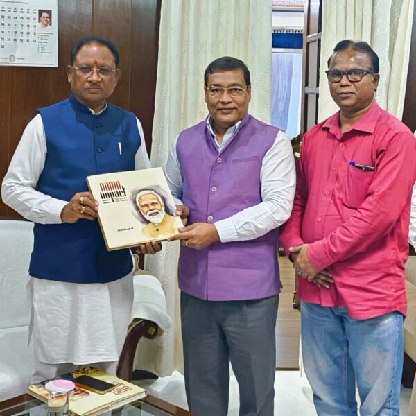 छत्तीसगढ़ के मुख्यमंत्री विष्णु देव साय को नमो इम्पेक्ट की प्रति भेंट की गई