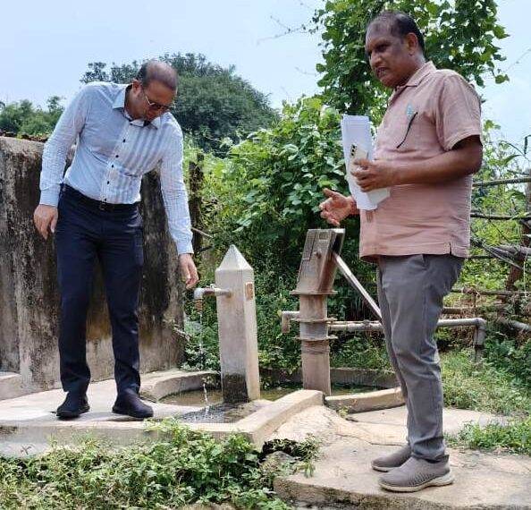 जल जीवन मिशन के संचालक डॉ. सर्वेश्वर नरेन्द्र भुरे ने किया कार्यों का निरीक्षण