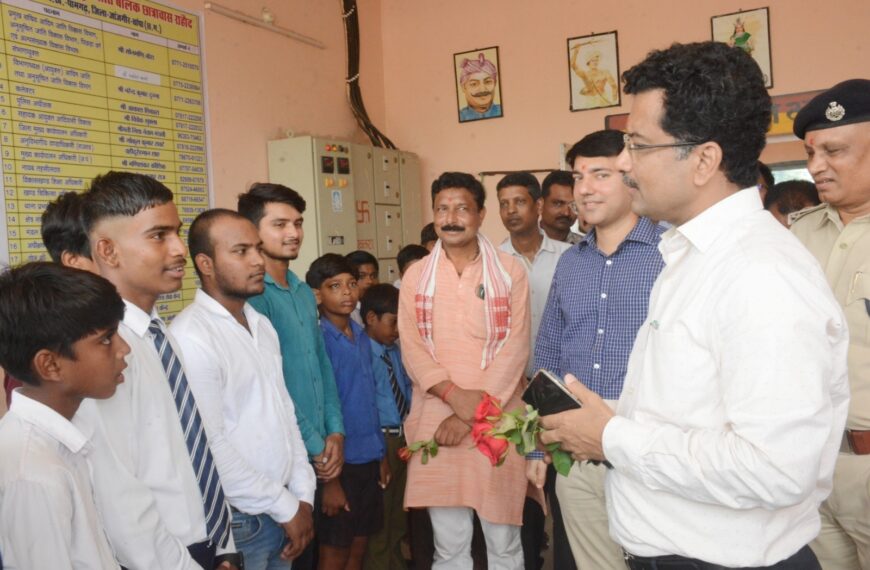 प्रमुख सचिव श्री बोरा ने जांजगीर-चांपा जिले में किया छात्रावास, पीएम श्री स्वामी आत्मानंद विद्यालय का निरीक्षण