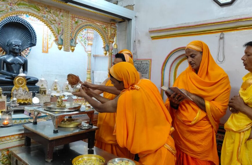 आचार्य श्री की प्रेरणा,आशीर्वाद से बड़े मंदिर में लघु तीर्थ निर्माण शीघ्र प्रारंभ करना रायपुर सकल दिगंबर जैन समाज की पहली प्राथमिकता हो:–संजय नायक (पूर्व अध्यक्ष)