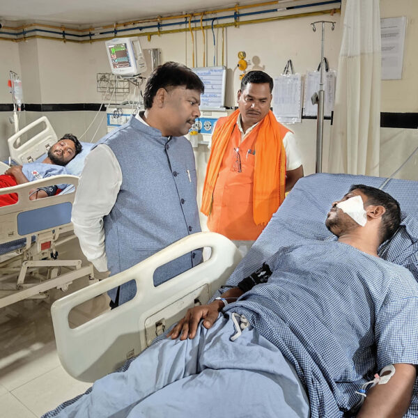 वनमंत्री ने घायल जवानों से मुलाकात कर कुशलक्षेम जाना