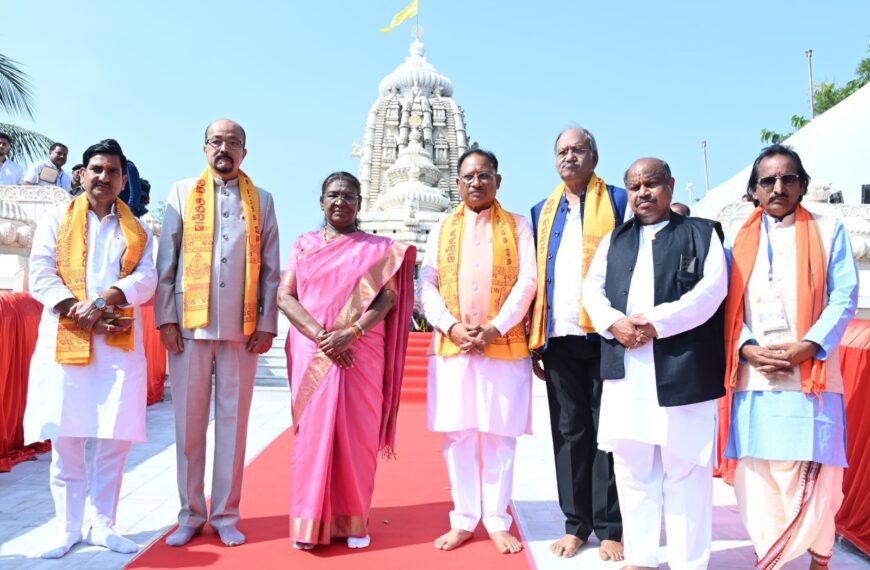 राष्ट्रपति द्रौपदी मुर्मू पहुंची जगन्नाथ मंदिर, देशवासियों के सुख-समृद्धि और निरंतर प्रगति के लिए आशीर्वाद मांगा