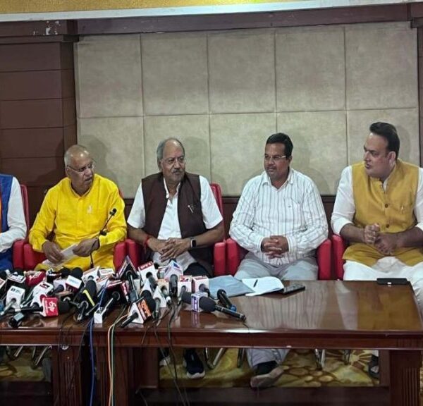रायपुर दक्षिण उपचुनाव: कांग्रेस ने बीजेपी प्रत्याशी सुनील सोनी को बताया निष्क्रिय, सांसद बृजमोहन अग्रवाल ने किया पलटवार, कहा-