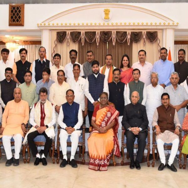 राष्ट्रपति द्रौपदी मुर्मु ने राजभवन में मुख्यमंत्री साय समेत BJP नेताओं से की मुलाकात