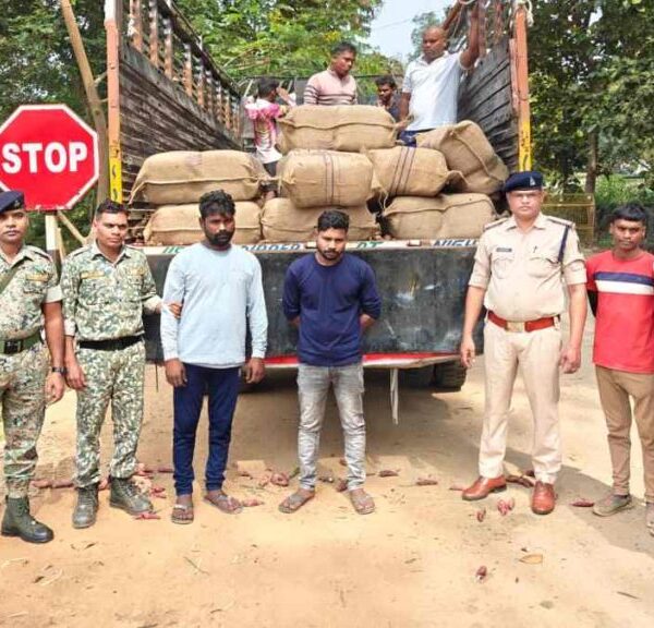 नशे के खिलाफ पुलिस की बड़ी कार्रवाई, 62 लाख के गांजे के साथ दो अंतर्राज्यीय तस्कर गिरफ्तार