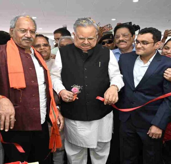 चंदा देवी मल्टीस्पेशयलिटी हाॅस्पिटल के नए भवन का पूर्व मुख्यमंत्री डॉ. रमन सिंह ने किया लोकार्पण