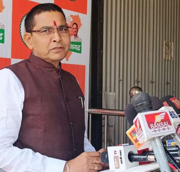 नारायणपुर में नाले में तेंदूपत्ता मिलने पर मंत्री टंकराम वर्मा ने दिलाया भरोसा, ‘गड़बड़ी पाए जाने पर होगी जांच