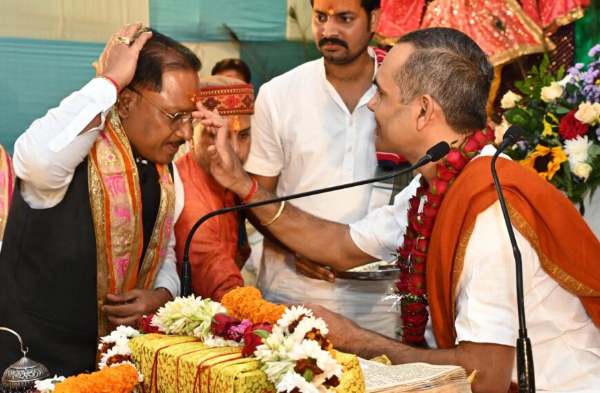 श्रीमद्भागवत कथा में हुए शामिल मुख्यमंत्री विष्णुदेव साय