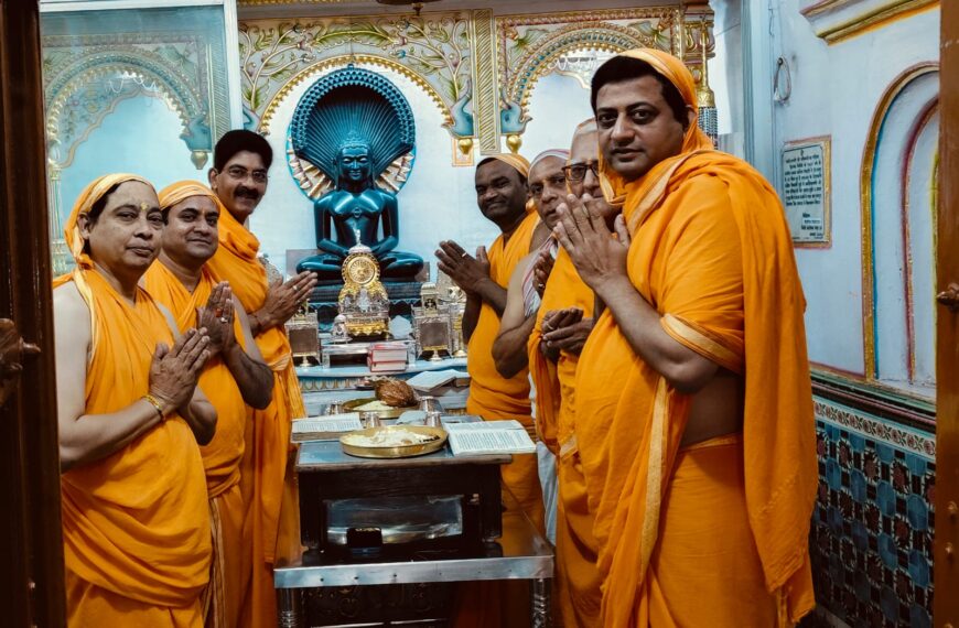 बड़ा मंदिर में 23वें तीर्थंकर भगवान पार्श्वनाथ एवं 8 वे तीर्थंकर चंद्रप्रभु भगवान का जन्म व तप कल्याणक दिवस मनाया गया हर्षोल्लास के साथ